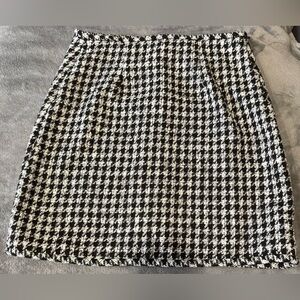 Madison d’ Amelie Black and White Houndstooth Skirt